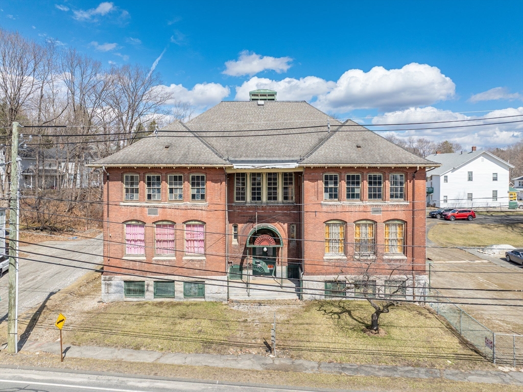 תמונה של הנכס: 40 Pecks Rd, Pittsfield