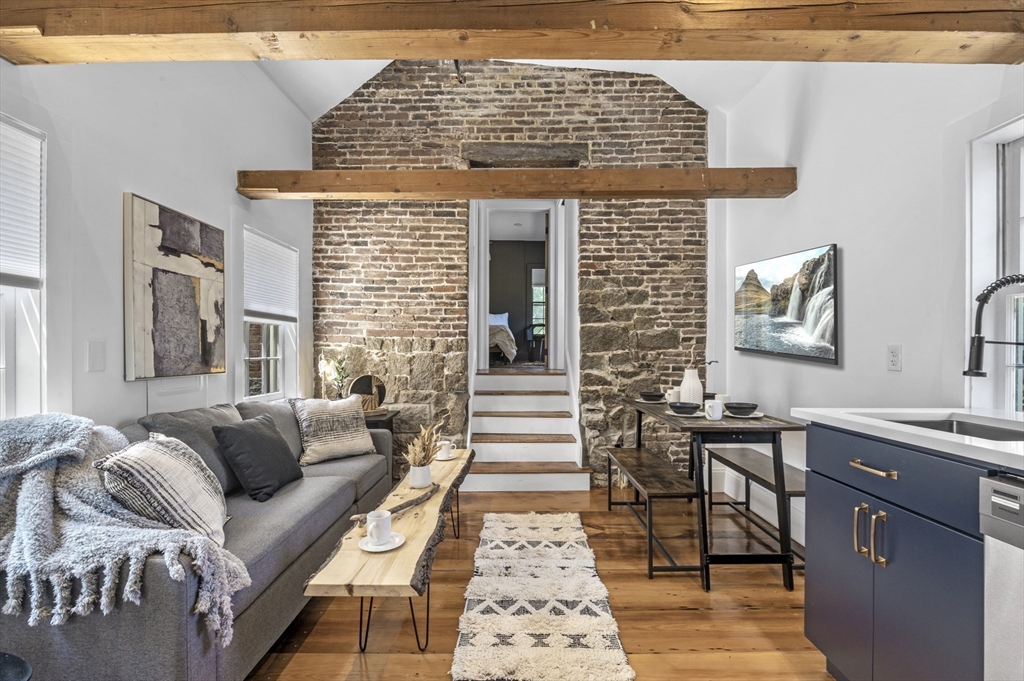 תמונה של הנכס: 33 Broadway #4, Rockport