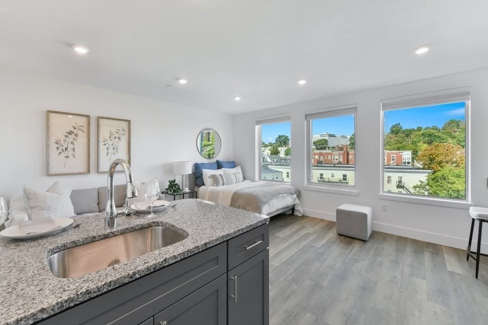 תמונה של הנכס: 585 ESSEX ST #114, Lynn