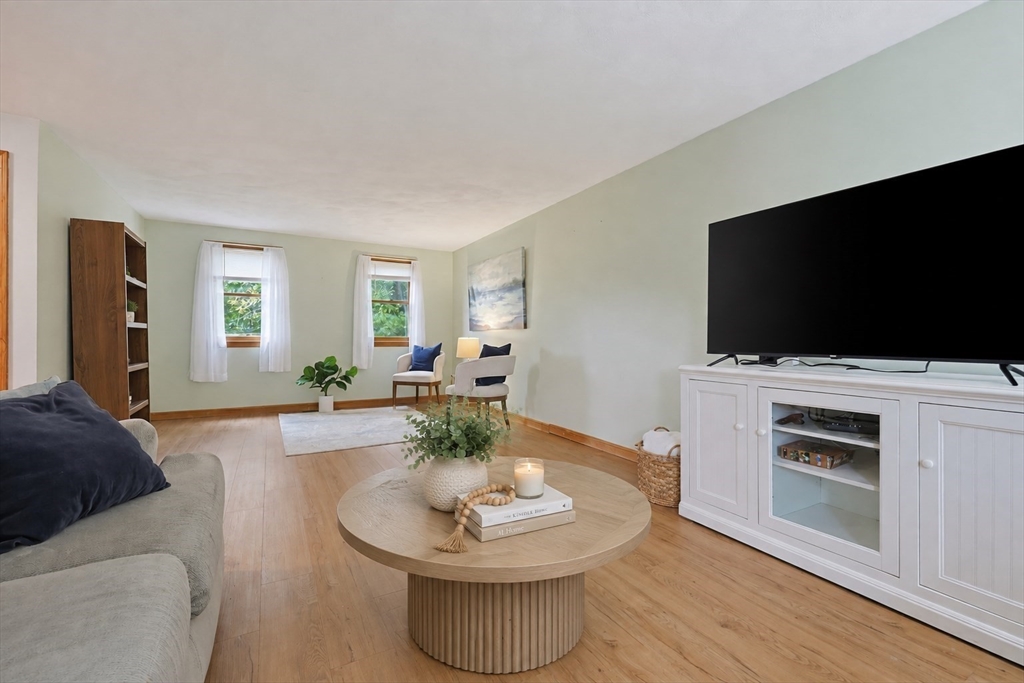 תמונה של הנכס: 320 North St, Tewksbury