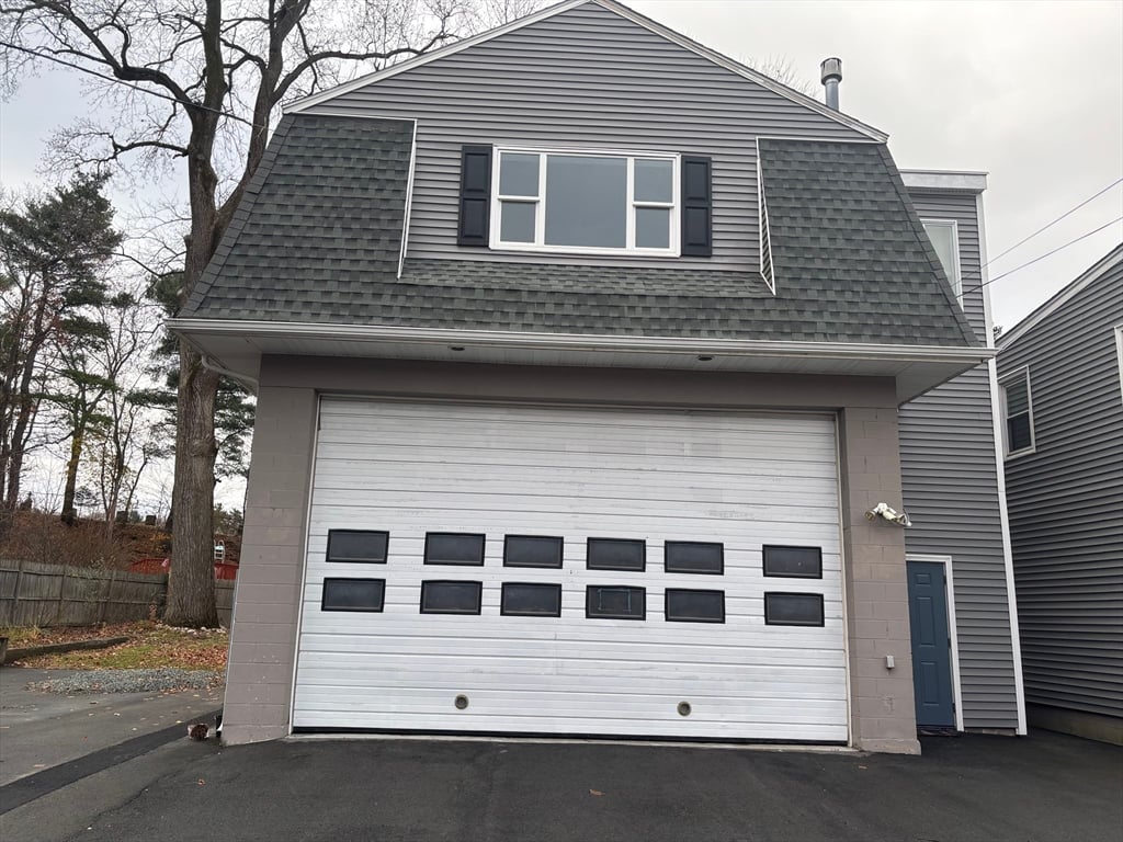 39 Raymond Street garage, Franklin, MA 02038