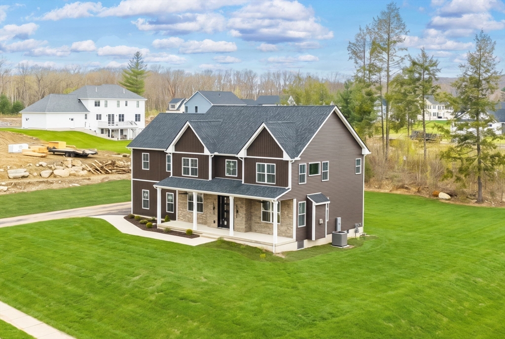 房源照片:44 Balsam Hill, Ludlow