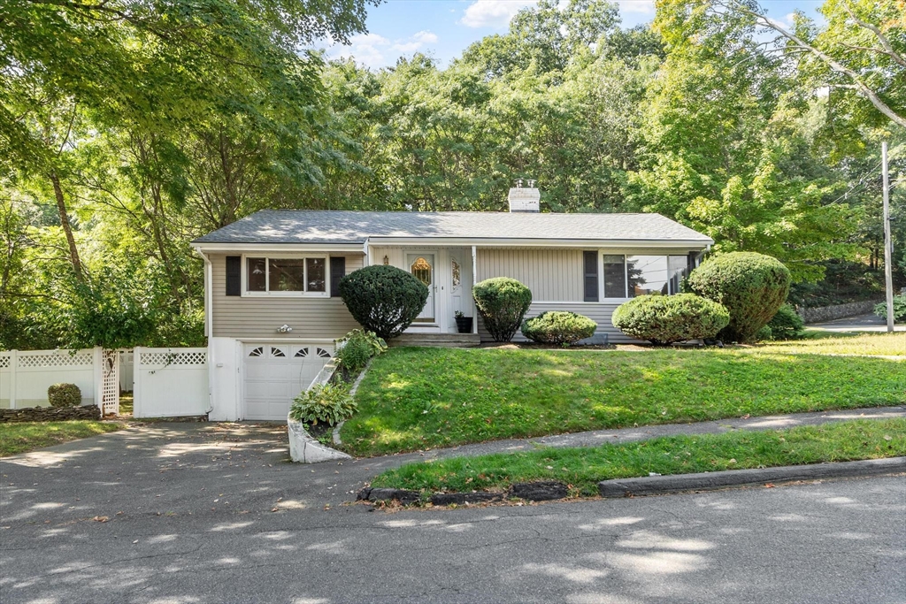 תמונה של הנכס: 1 Standish Road, Lynnfield