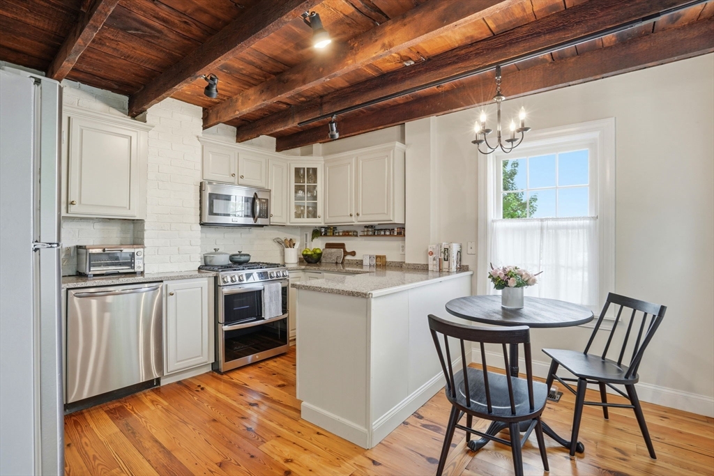 תמונה של הנכס: 4 Short Street Pl #4, Boston