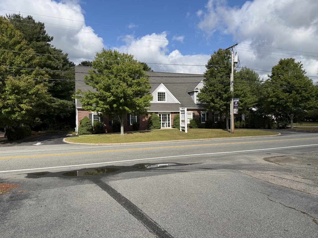תמונה של הנכס: 2374 Diamond Hill Rd, Cumberland