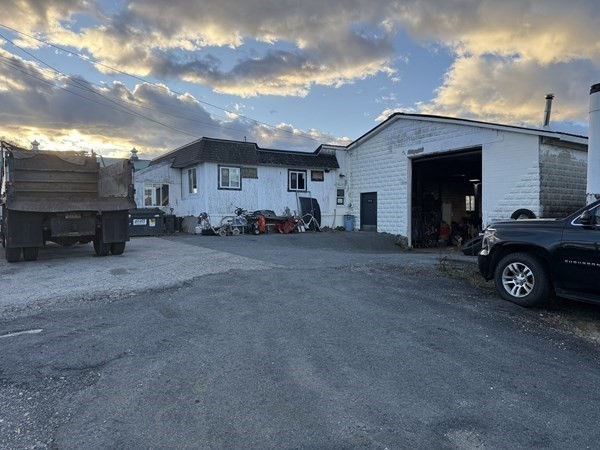 房源照片：477 Hartford Ave W, Uxbridge