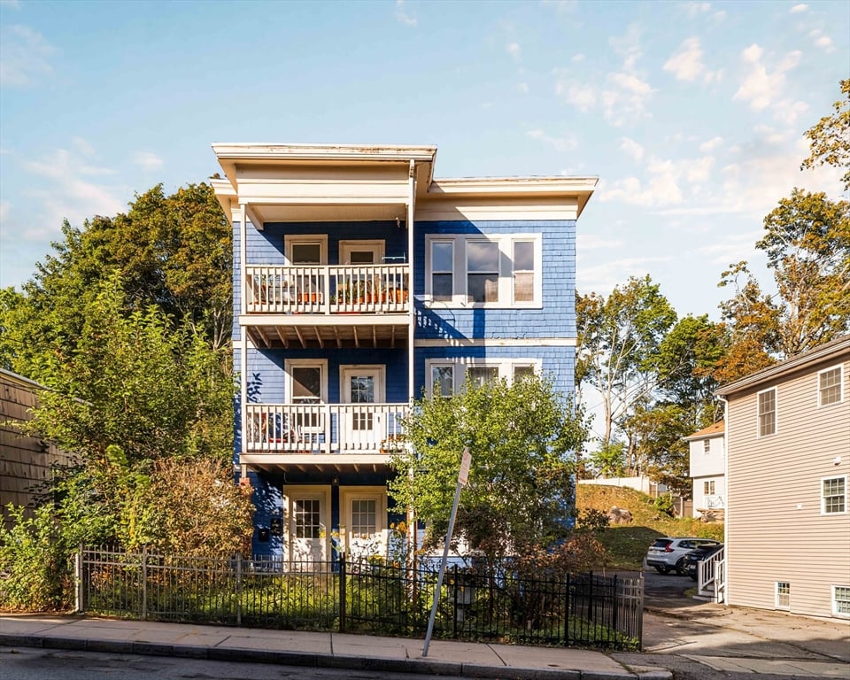 תמונה של הנכס: 217-219 Florence Street #1, Boston