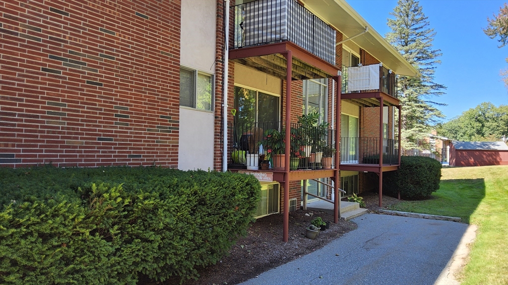 תמונה של הנכס: 9 Longwood Dr #4, Andover