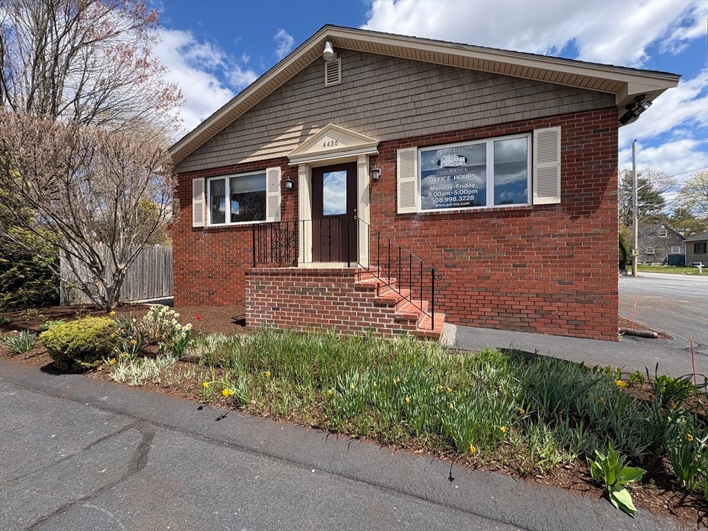 4436 Acushnet Ave, New Bedford, MA 02745