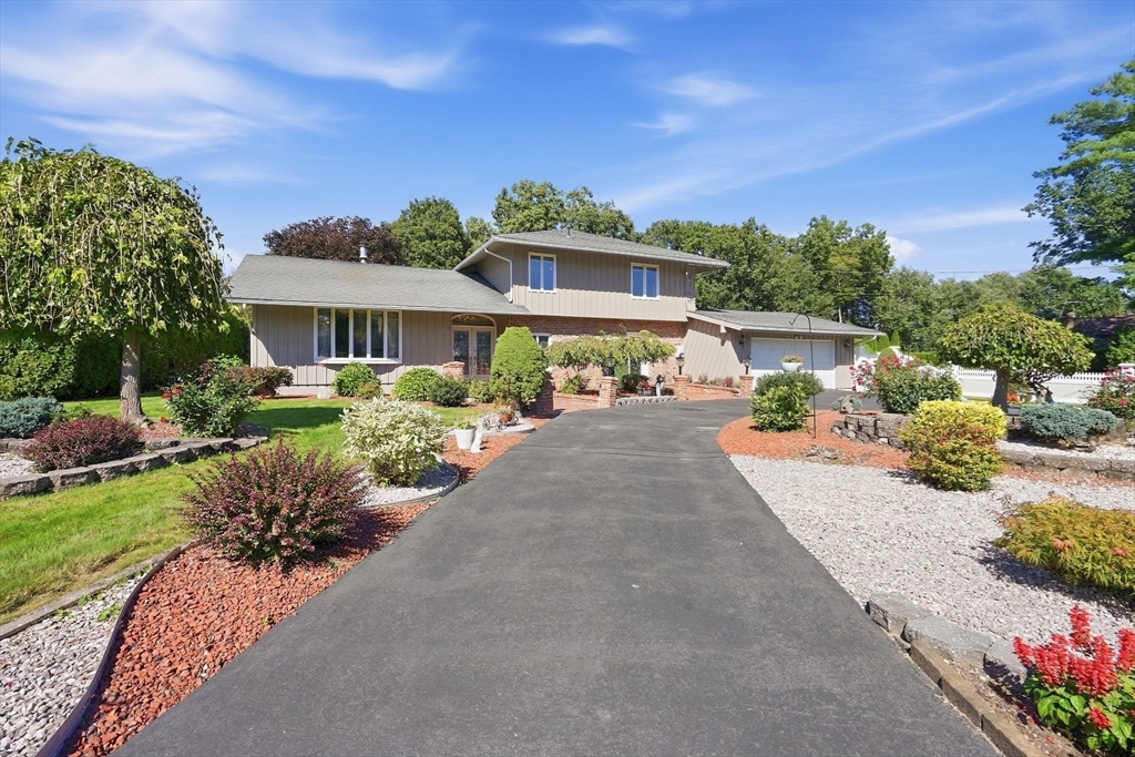 房源照片：105 Higher Brook Dr, Ludlow
