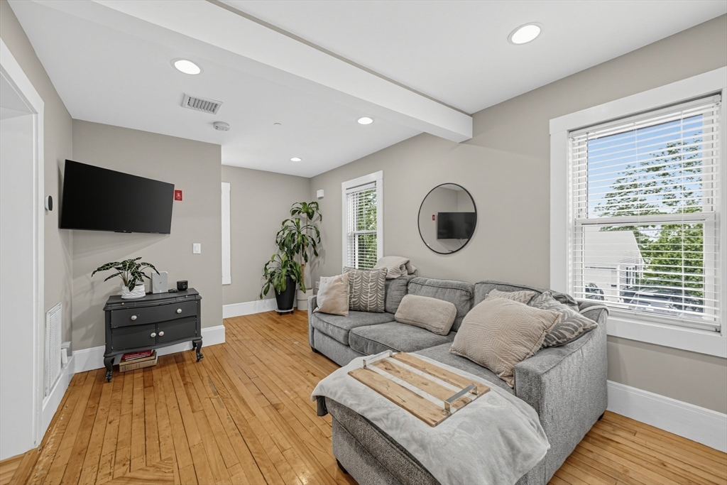 תמונה של הנכס: 5 Russell Street #4, Amesbury