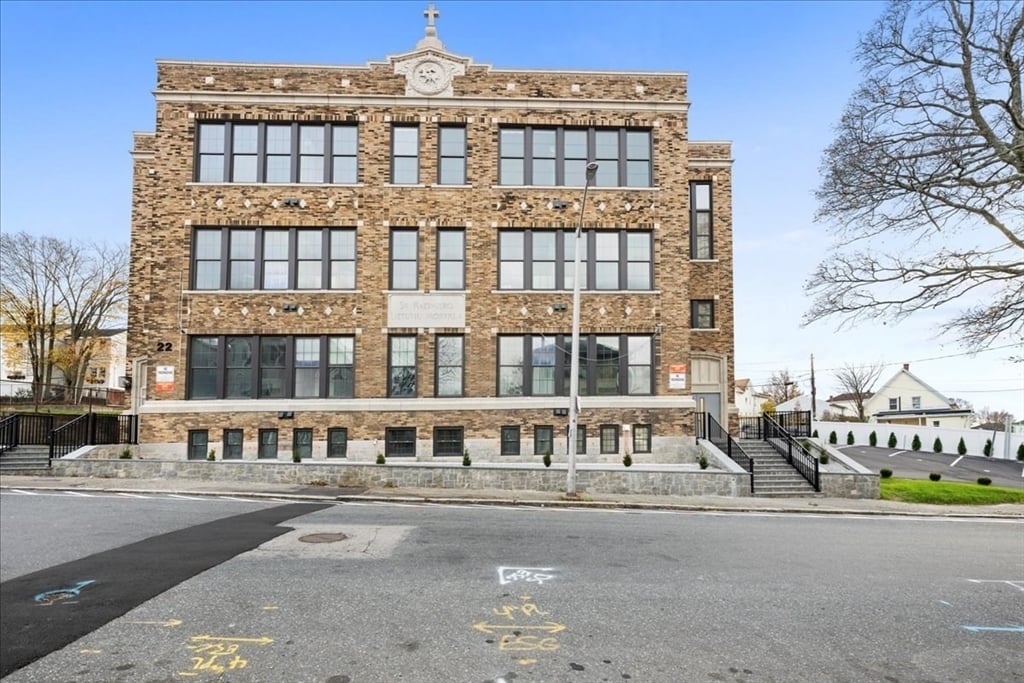 22 Waverly St, Worcester, MA 01604