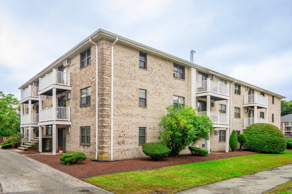 תמונה של הנכס: 8 Kenmar Dr #64, Billerica