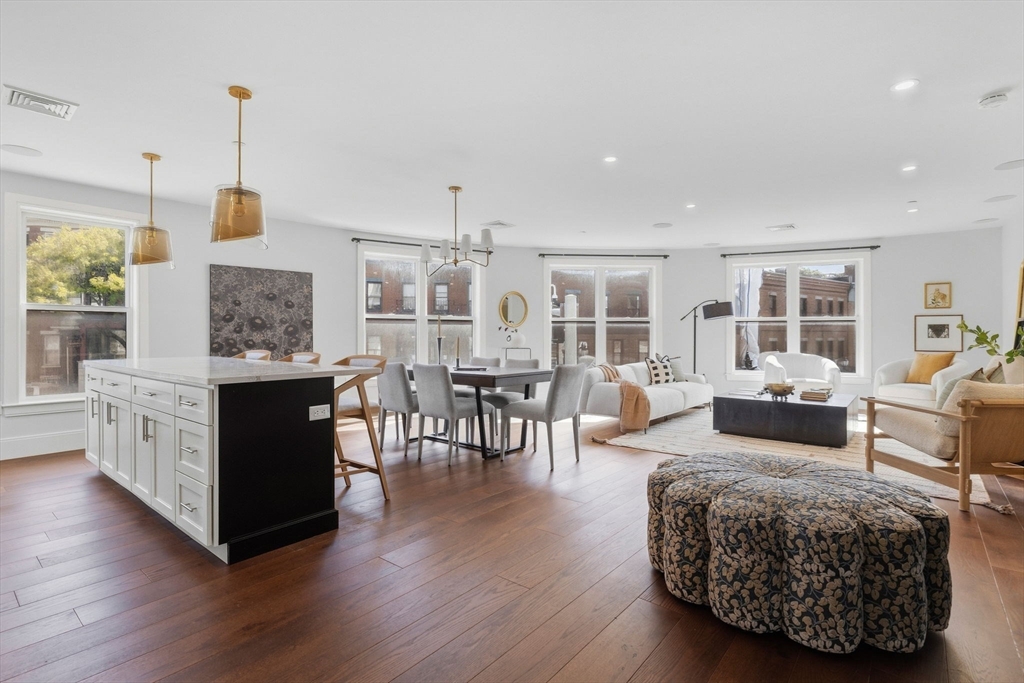 תמונה של הנכס: 480 W Broadway #104, Boston