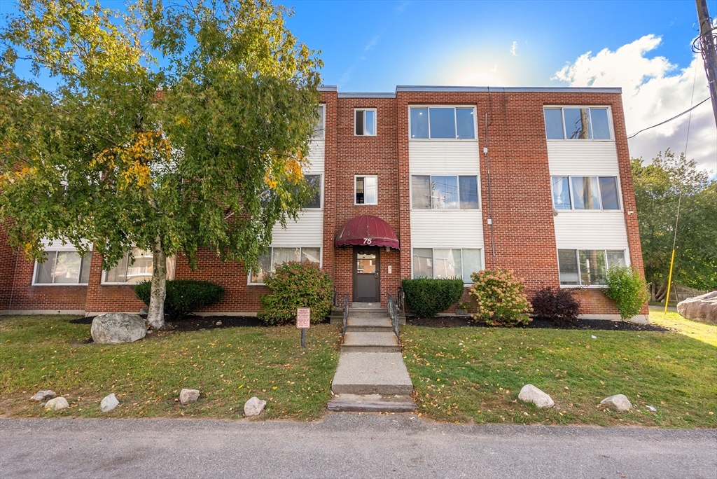 房源照片：75 Colonel Bell Dr #12, Brockton