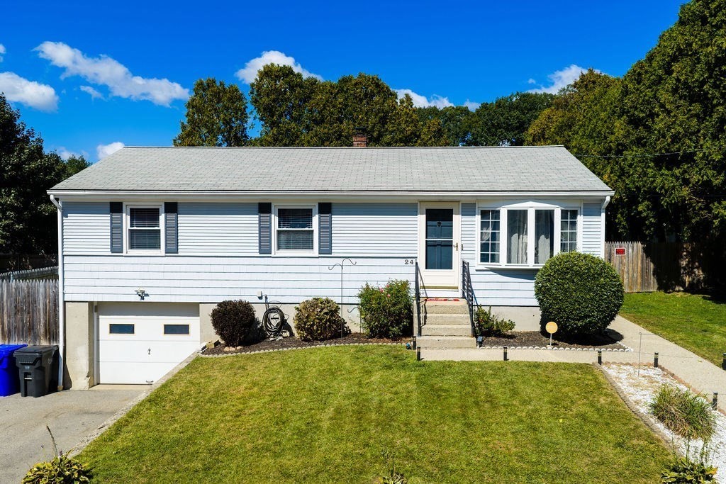 房源照片：24 Vincenzo Drive, West Warwick