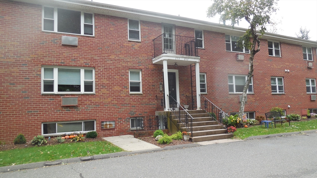 房源照片：261 Regency Park Dr #261, Agawam