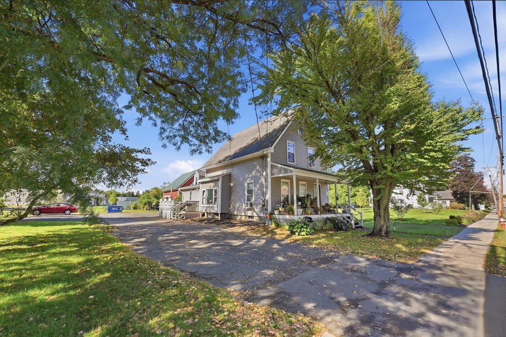 房源照片：30 Sugarloaf Street, Deerfield
