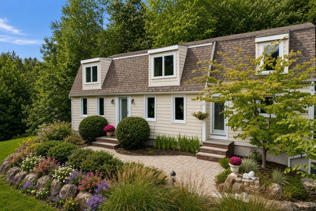 תמונה של הנכס: 64 Pine Hill Road, Southborough