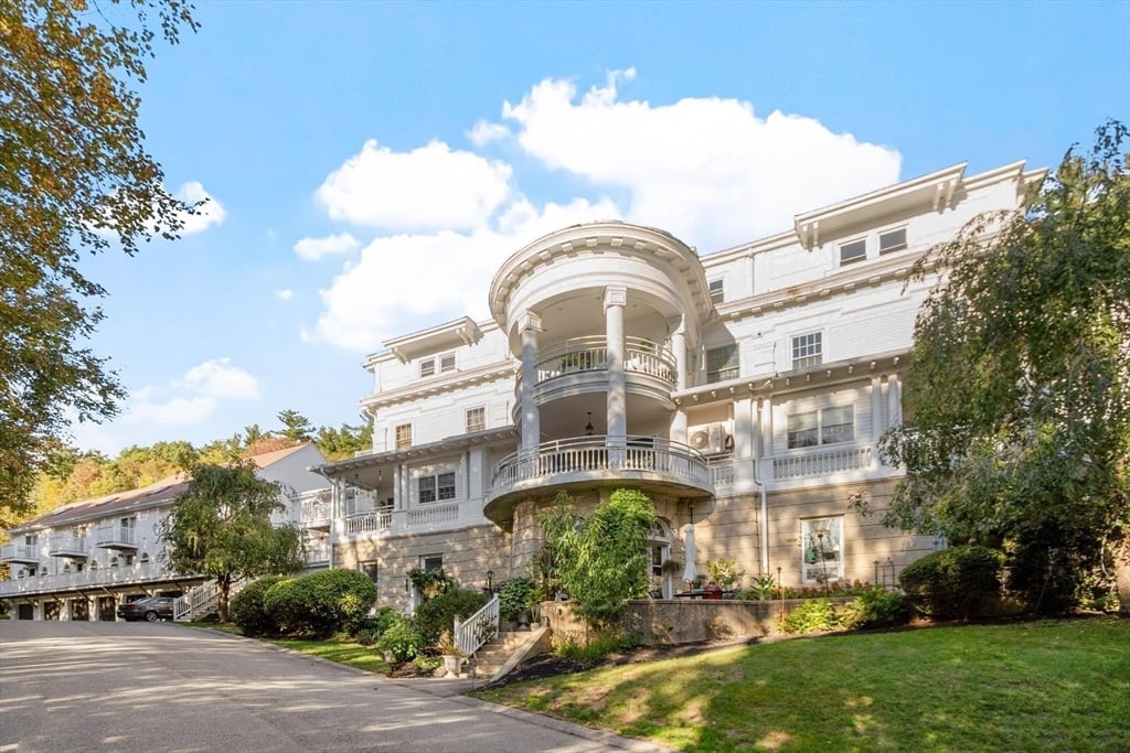תמונה של הנכס: 1401 Great Pond Road #2, North Andover
