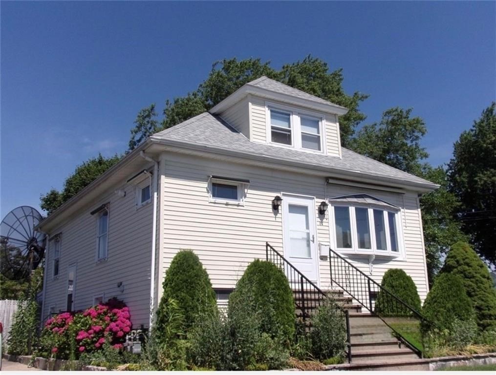 房源照片：87 Bentley St #2, East Providence