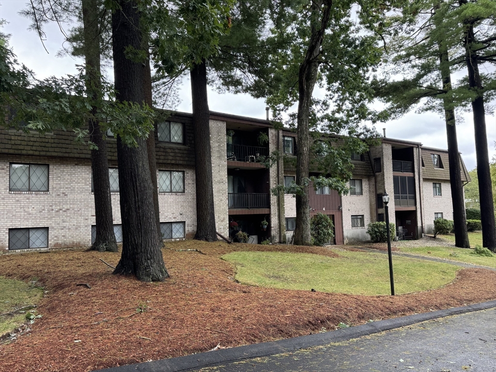 תמונה של הנכס: 4 Greenbriar Drive #102, North Reading