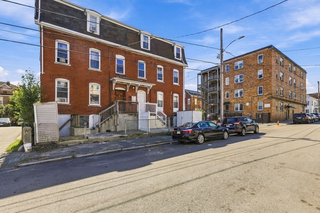 תמונה של הנכס: 42 Summer Street, Lawrence