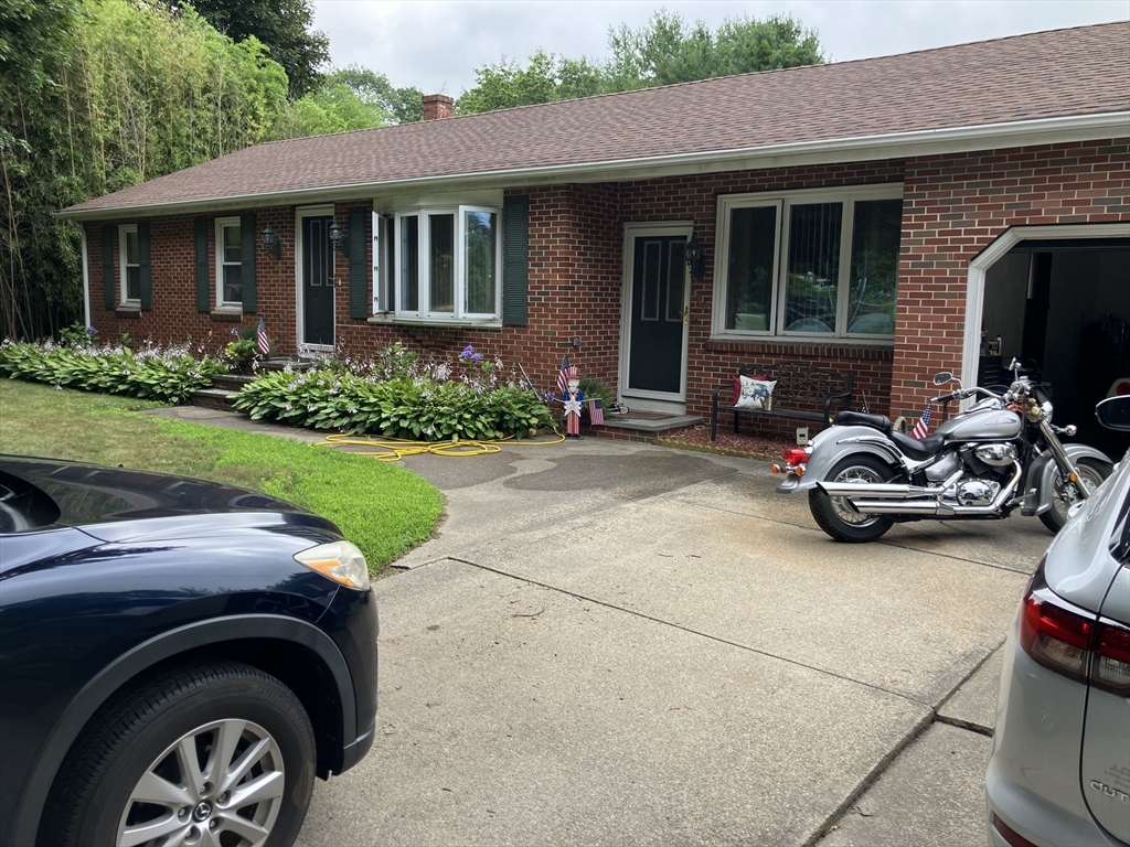 房源照片:770 County Street, Attleboro