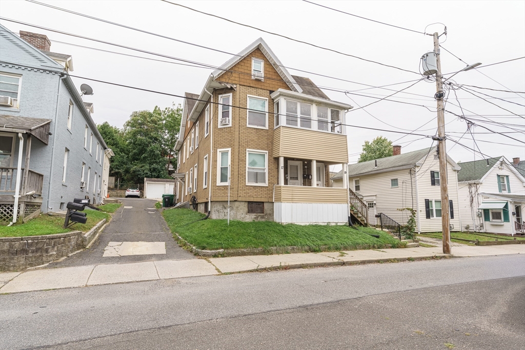 תמונה של הנכס: 17 Spring St, Chicopee