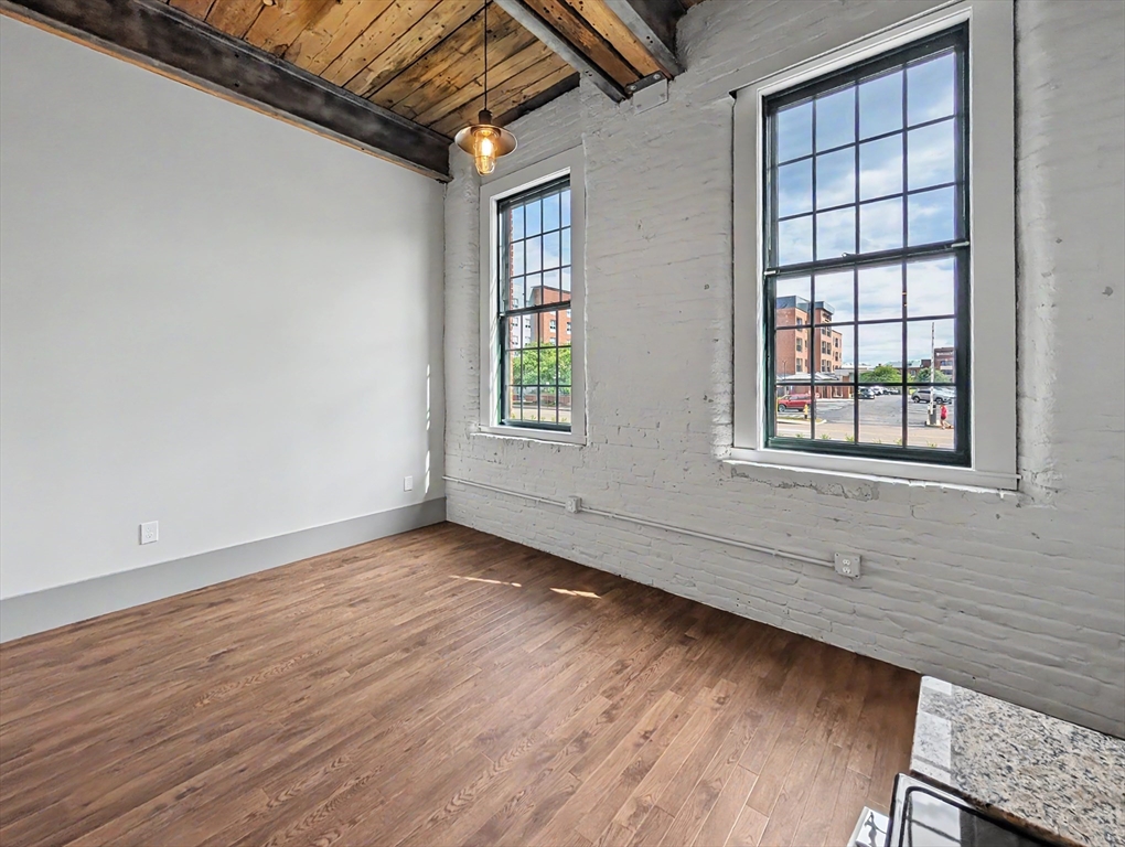 房源照片：90 Grove St #206, Worcester