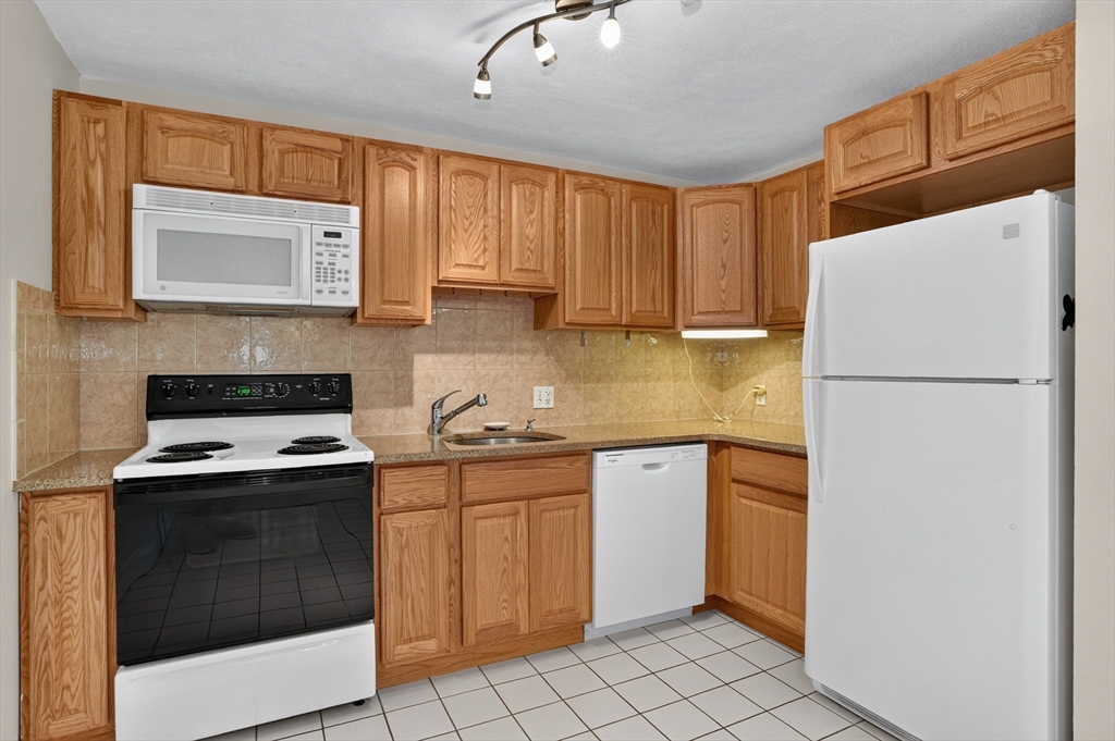 תמונה של הנכס: 9 Davis Rd #C8, Acton
