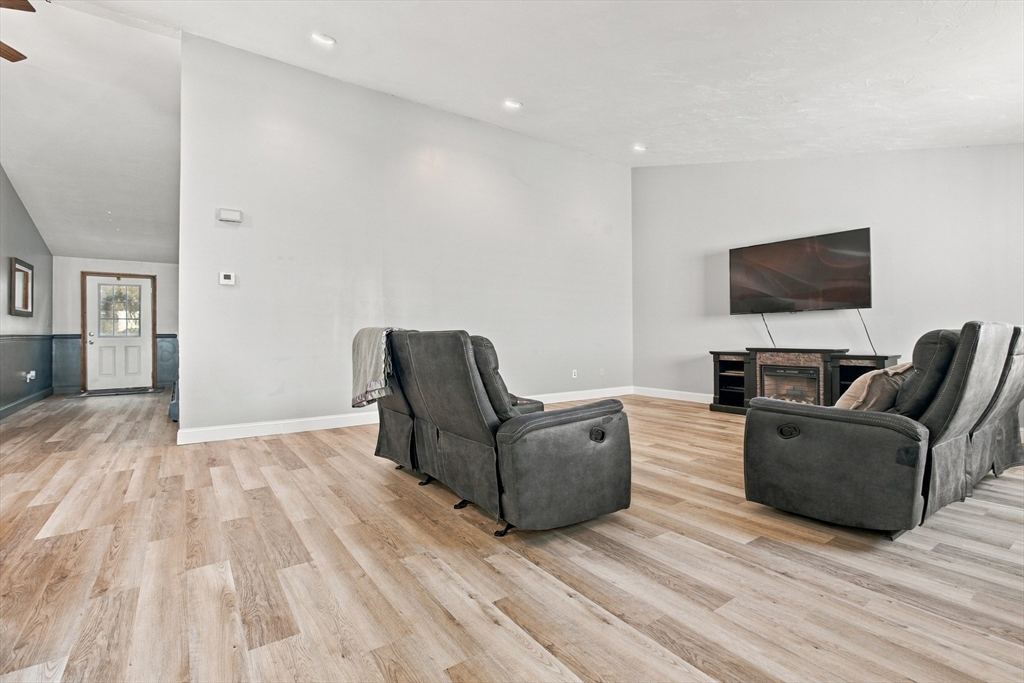 房源照片：48 Lovering St #8, Medway