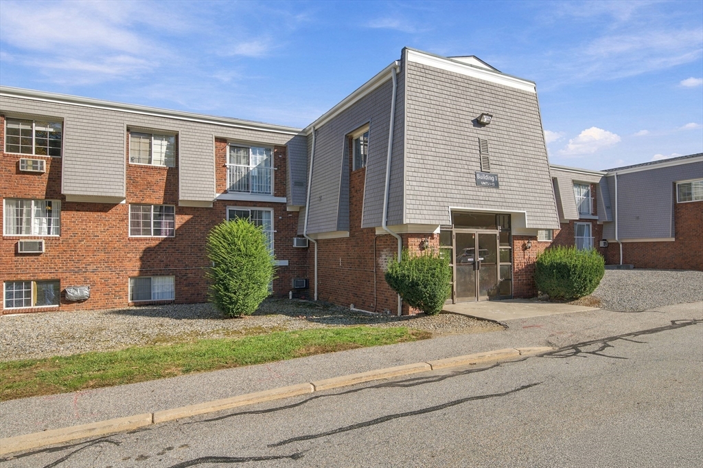 房源照片：300 Smithfield Rd #1-5, North Providence