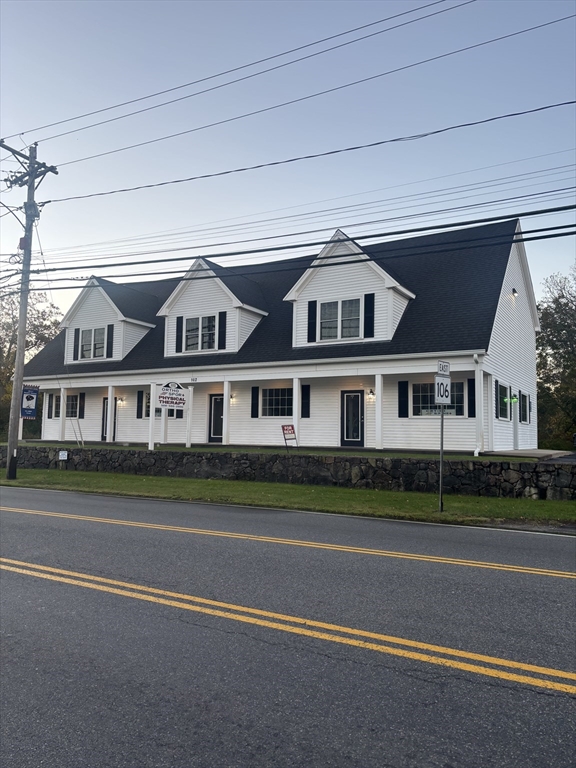 תמונה של הנכס: 102 W Center St, West Bridgewater