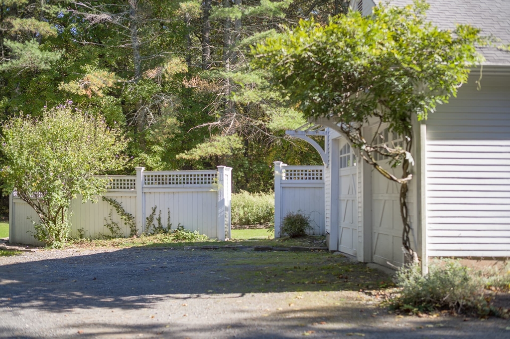 תמונה של הנכס: 208 Dutton Road, Sudbury