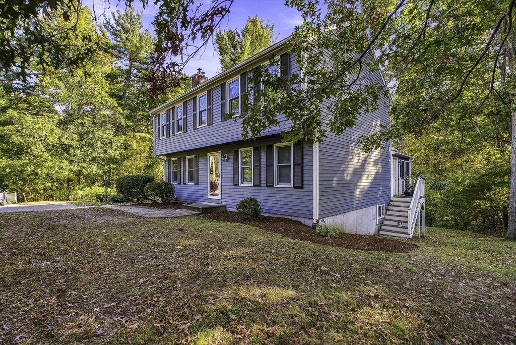 房源照片：565 Hartford Ave E, Uxbridge