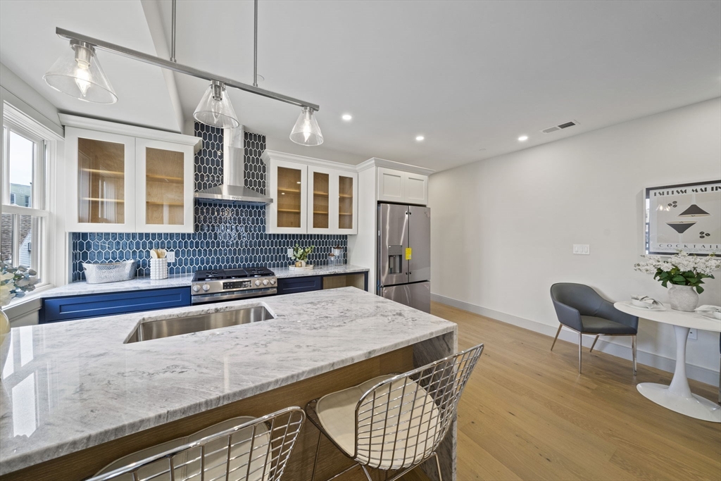 תמונה של הנכס: 273 Havre #1, Boston