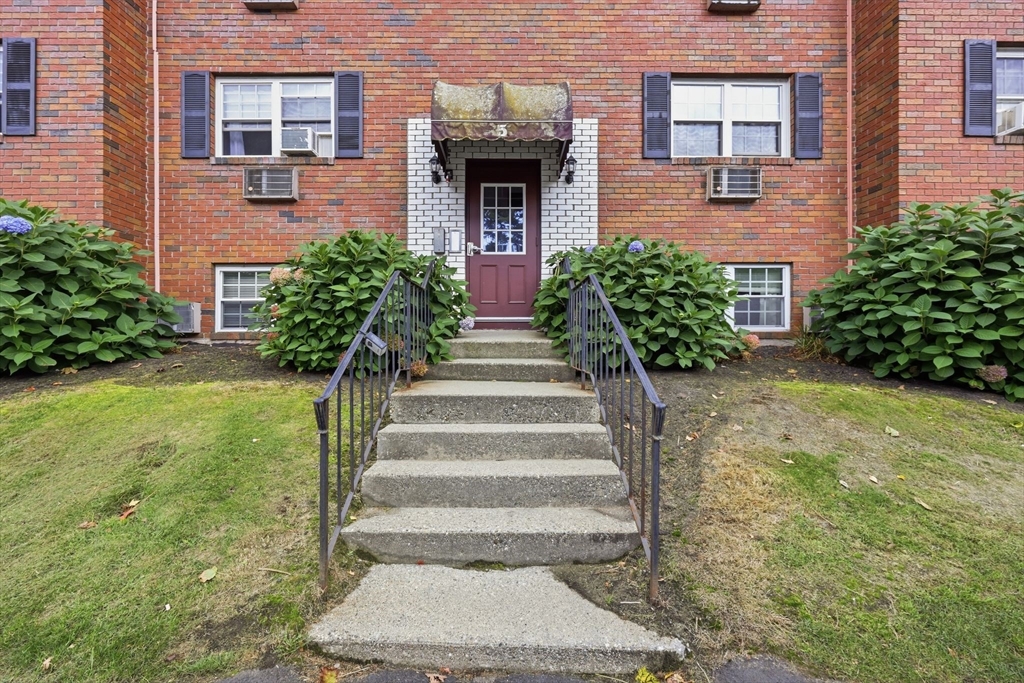 房源照片:5 Maple Crest Circle #E, Holyoke