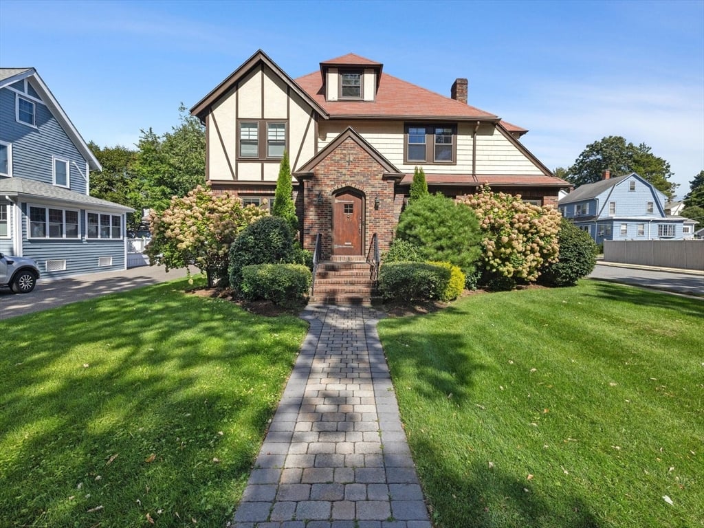 תמונה של הנכס: 732 W Roxbury Pkwy, Boston