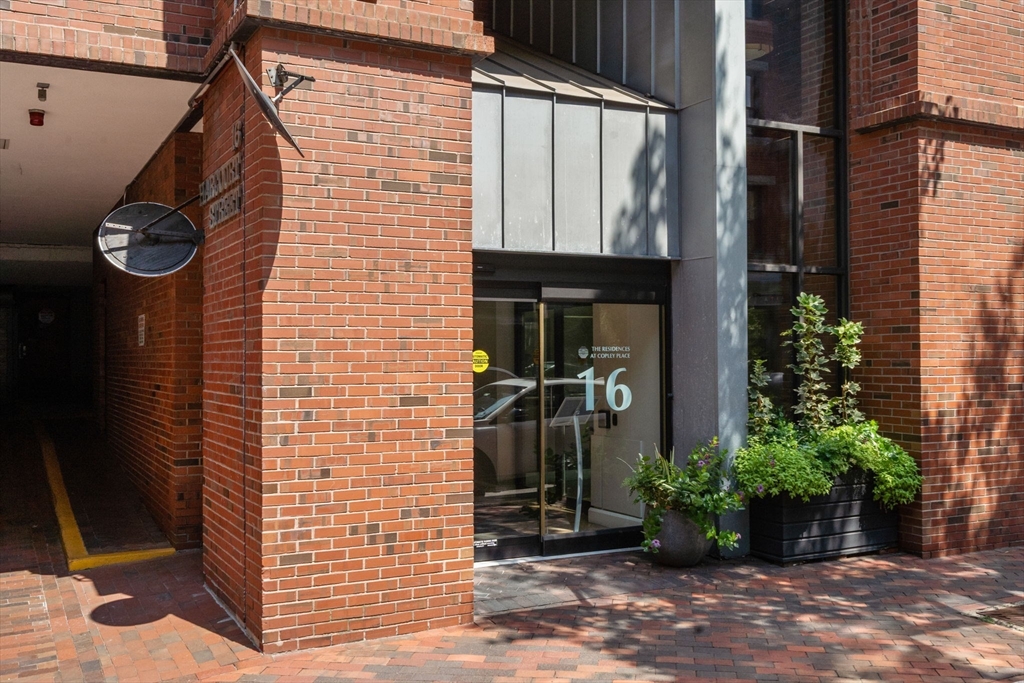 16 Harcourt Street #5G, Boston