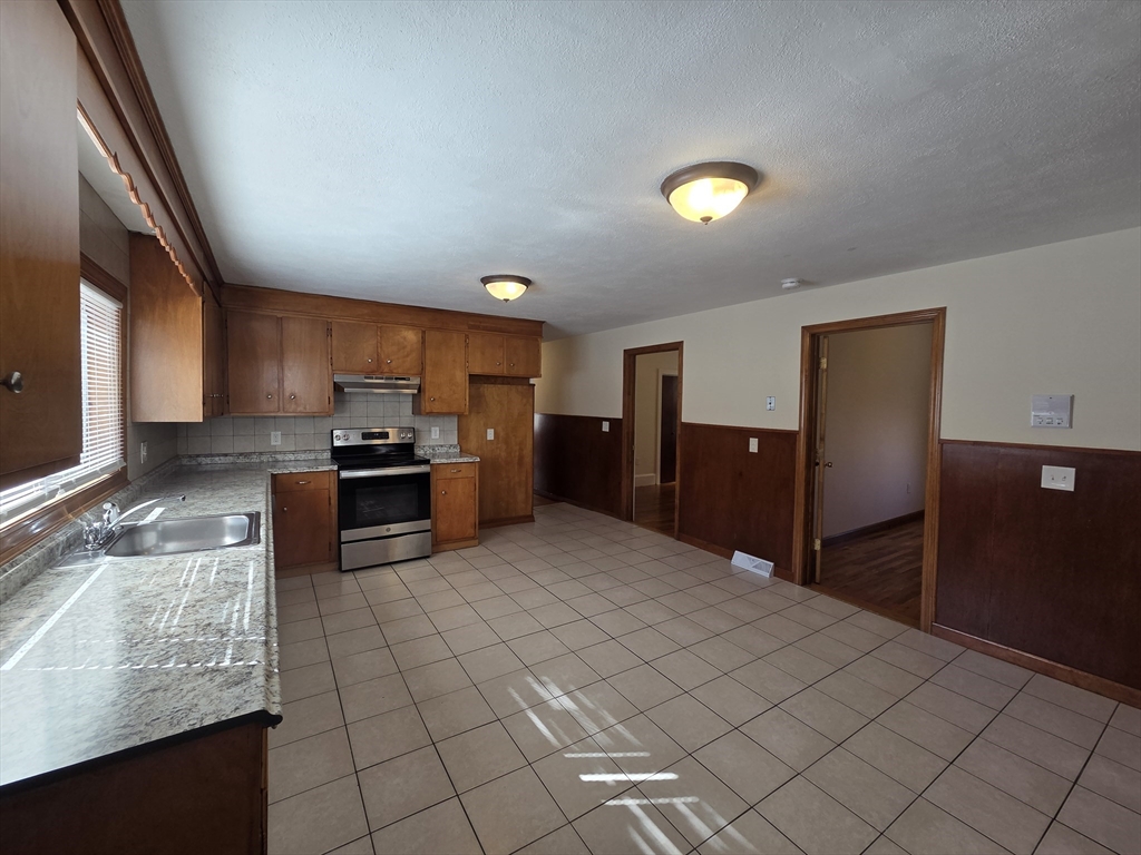 83 Mall St #1, Lynn