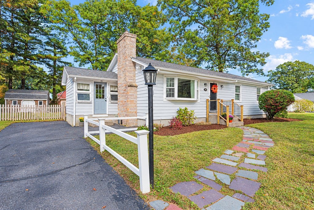 392 Mansfield Rd, North Attleboro