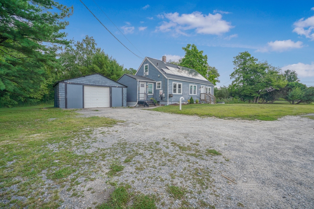 房源照片：1894 Fall River Avenue, Seekonk