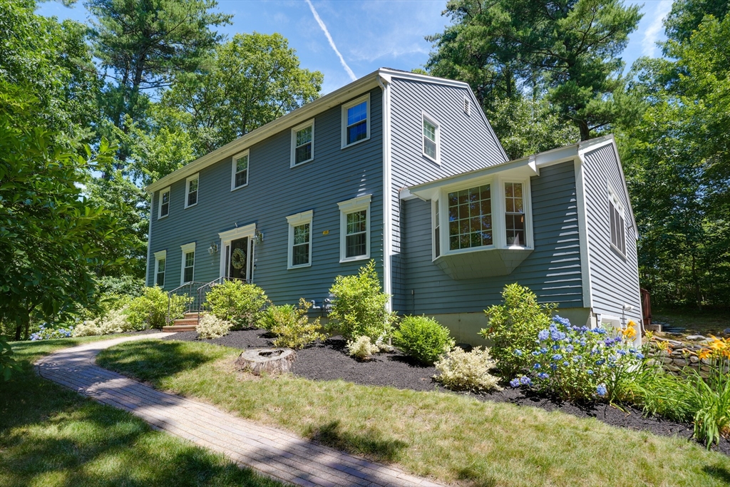 18 Coolidge Cir, Northborough