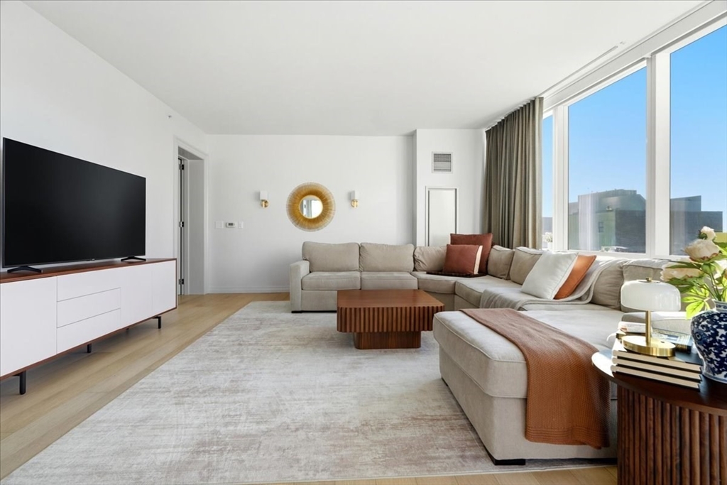 1 Franklin St #1404, Boston