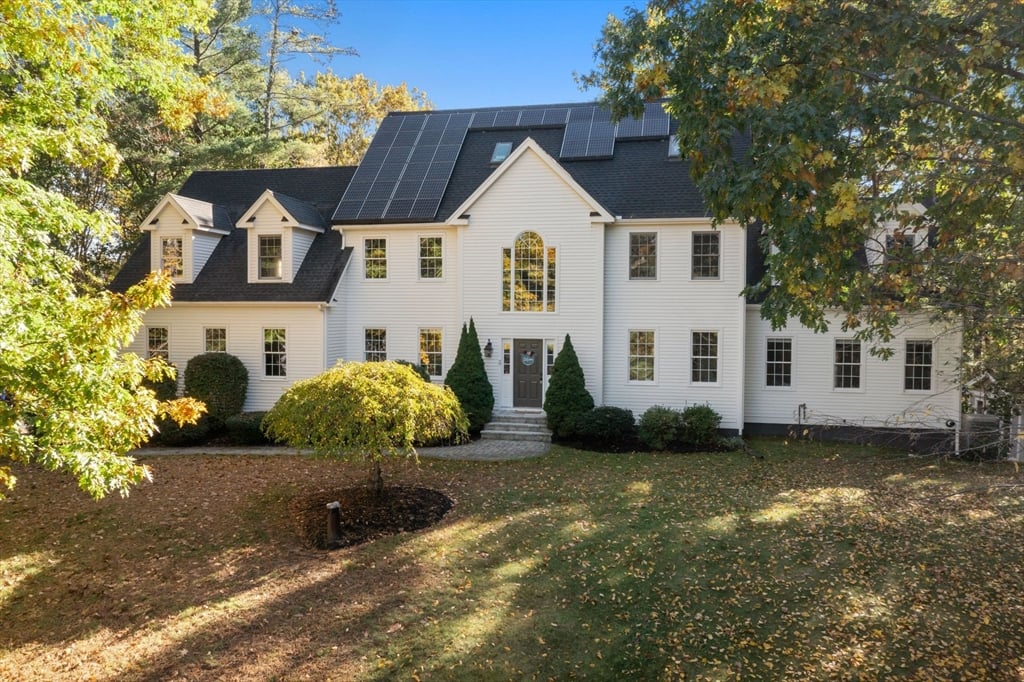 23 Falcon Ridge Dr, Hopkinton