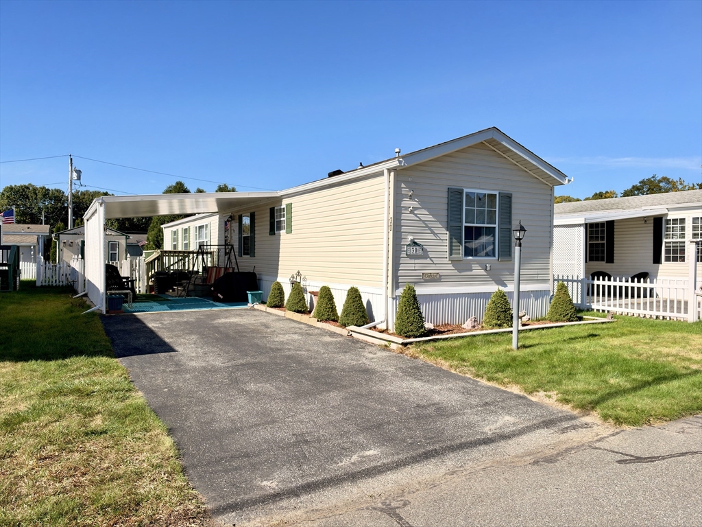 30 Holiday Cir, Chicopee