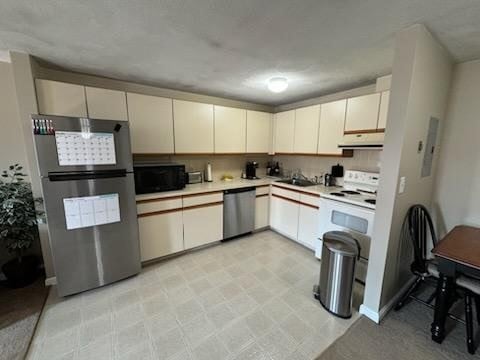 354 Broadway #13, Lynn