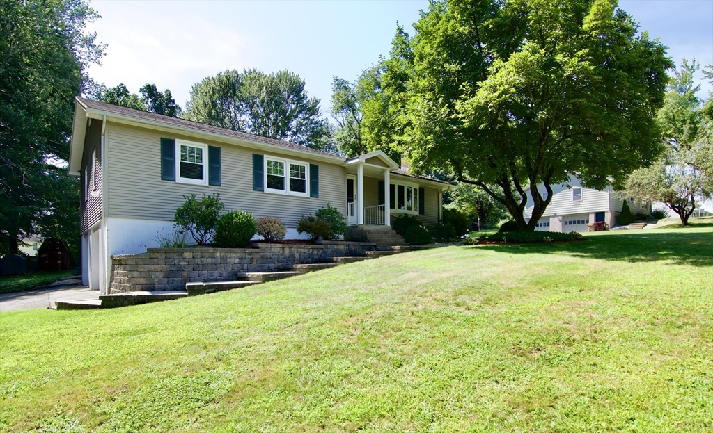 房源照片：116 Warwick Dr, Ludlow