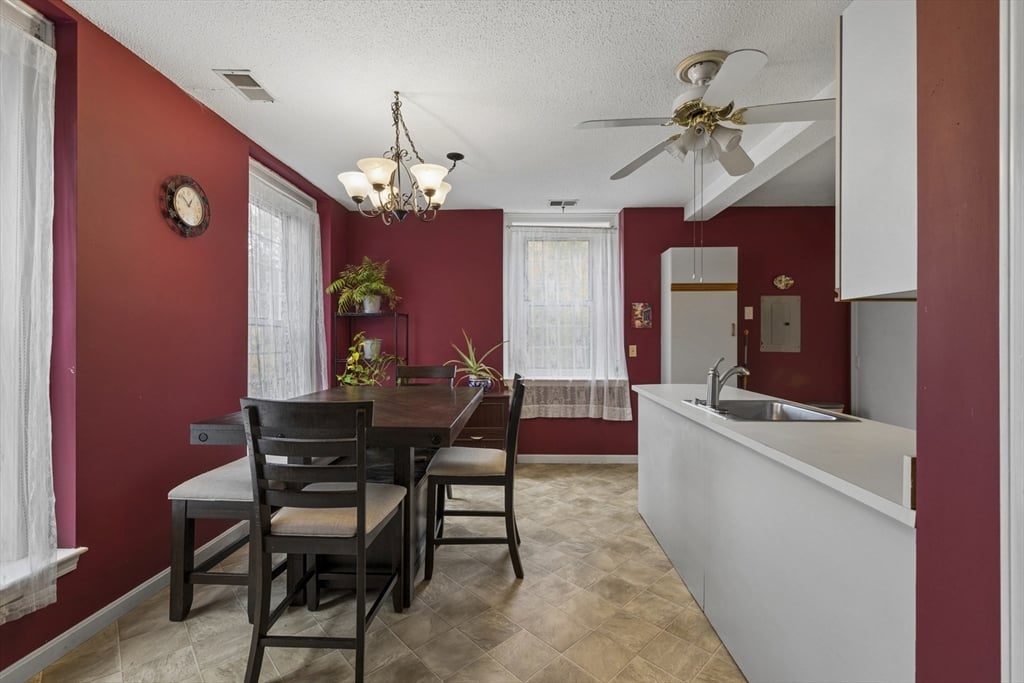 房源照片：104 Hartford Ave E #1, Uxbridge